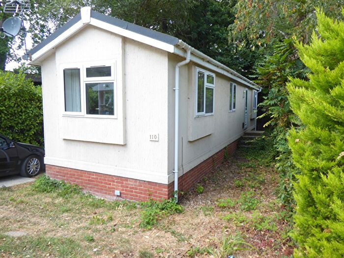 2 Bedroom Park Home For Sale In Fangrove Park, Lyne, Chertsey, KT16