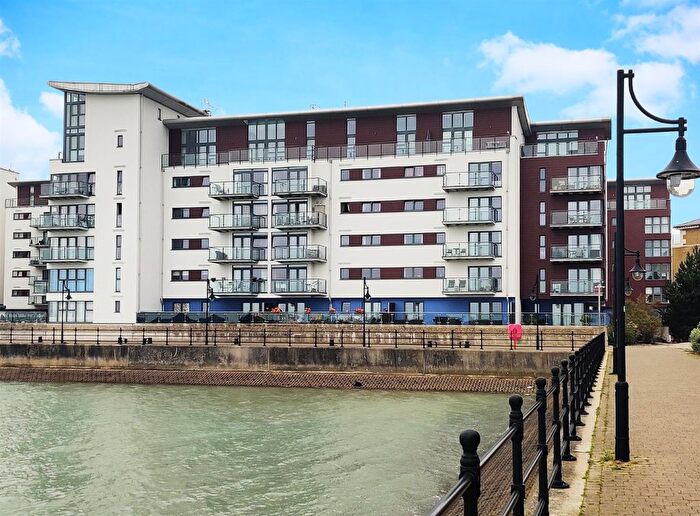 3 Bedroom Flat For Sale In Midway Quay, Eastbourne, BN23