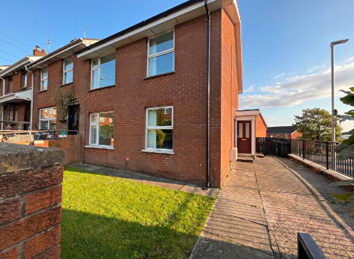 1 Bedroom Apartments To Rent In Glencolin Close, Belfast, BT11