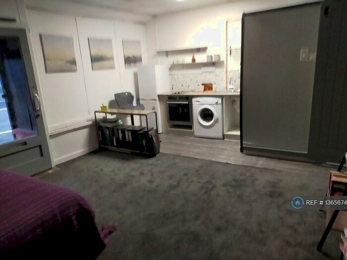 Studio To Rent In High Street, Stoke On Trent, ST6