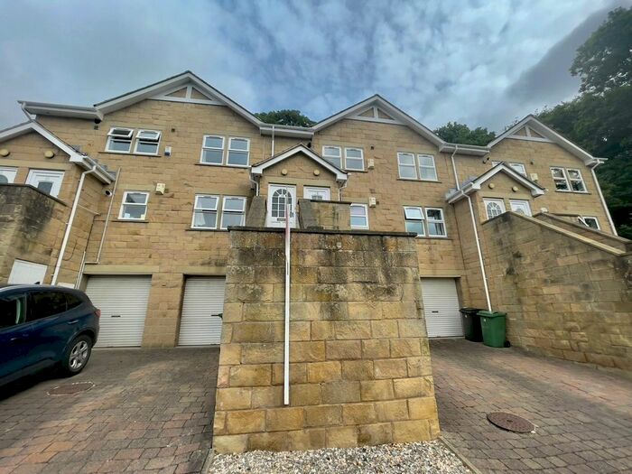 2 Bedroom Flat To Rent In Newlay Wood Rise, Horsforth, Leeds, West Yorkshire, LS18