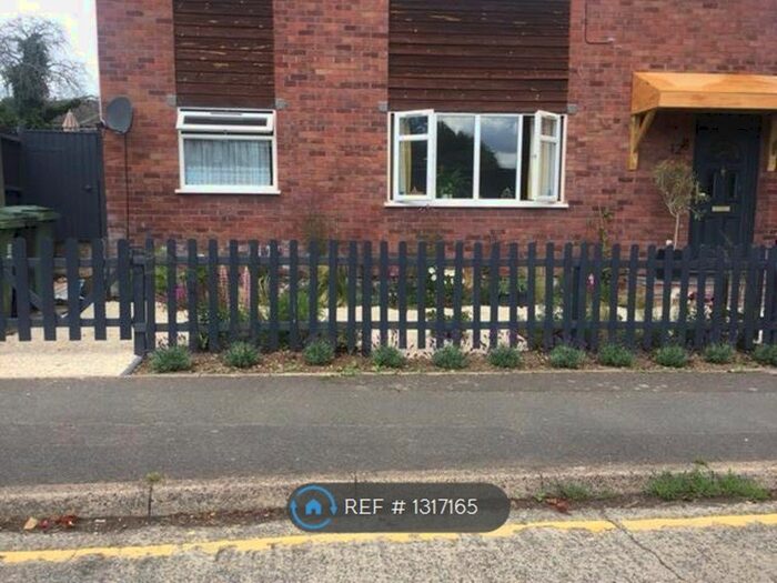 2 Bedroom Maisonette To Rent In West Hill, Epsom, Surrey KT19