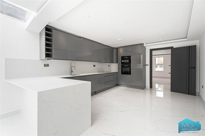 4 Bedroom Detached House For Sale In New Barnet, Barnet, EN4