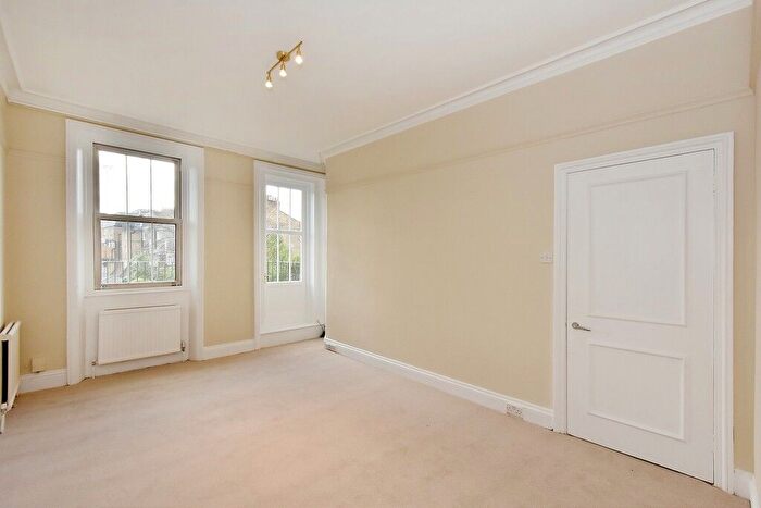 3 Bedroom Flat To Rent In Earls Court Road, Earls Court, SW5