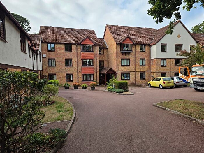 2 Bedroom Flat For Sale In Flat Lakeside Pines, Barrs Avenue, New Milton, Hampshire, BH25