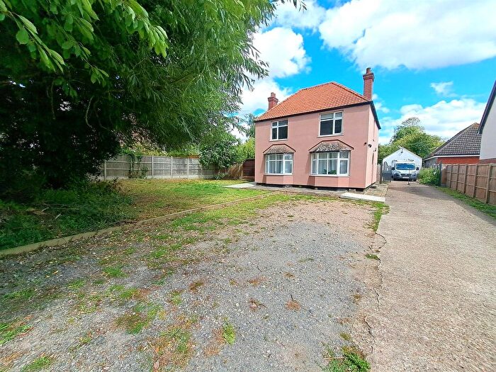 4 Bedroom Detached House For Sale In Milton Road, Clapham, Bedford, MK41