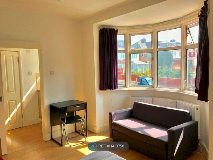 Studio To Rent In Ashcombe Park, London, NW2