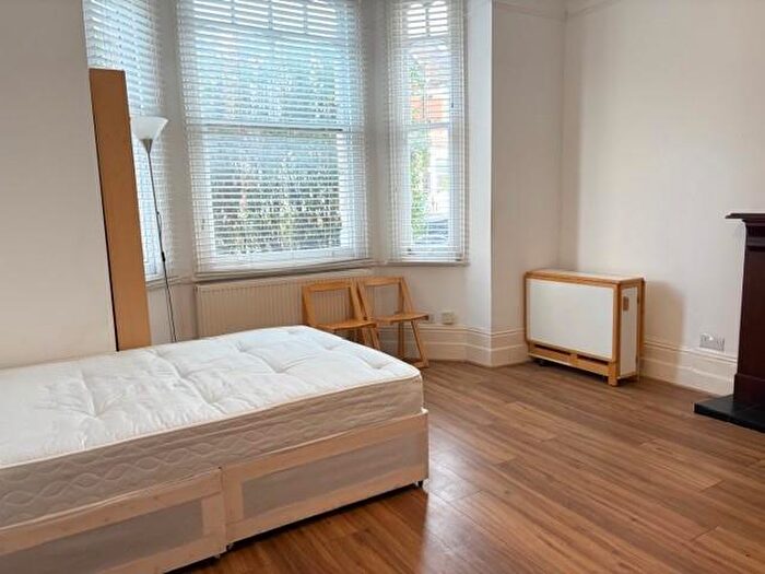 Studio To Rent In Harlesden Gardens, NW10