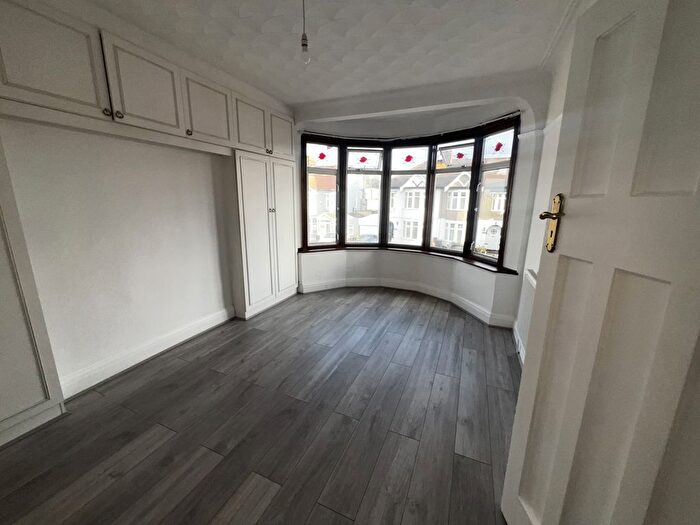 3 Bedroom Terraced House To Rent In Ashburton Avenue, Ilford, Essex, IG3