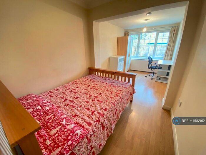 5 Bedroom Semi-Detached House To Rent In Southway, Guildford, GU2