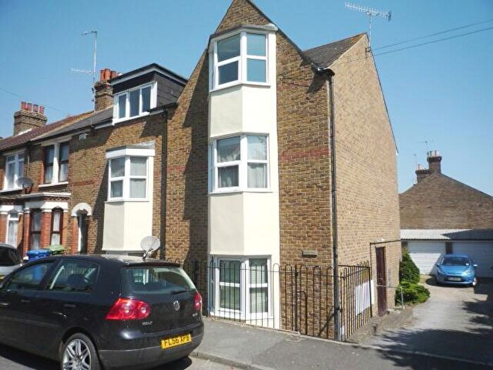 2 Bedroom Flat To Rent In Belmont Court, Belmont Road, Faversham, ME13