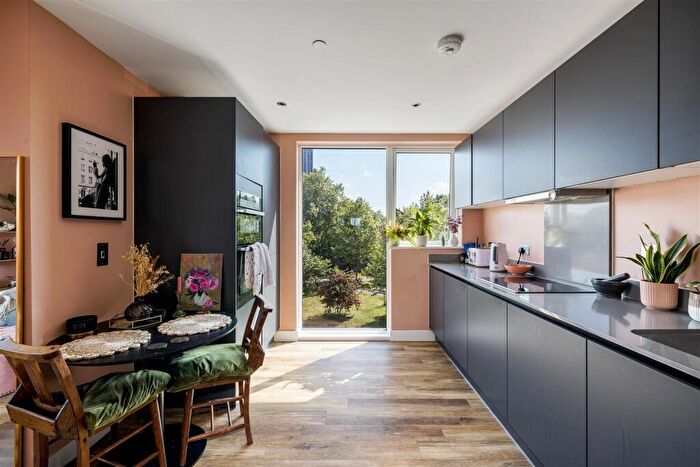 1 Bedroom Apartment For Sale In Track Street, Walthamstow, E17