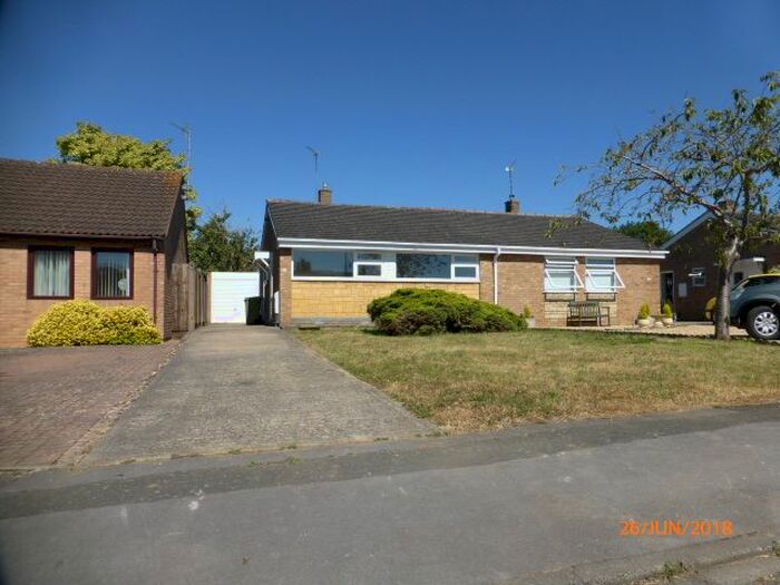 2 Bedroom Detached Bungalow To Rent In Harpfield Road, Bishops Cleeve, Cheltenham GL52