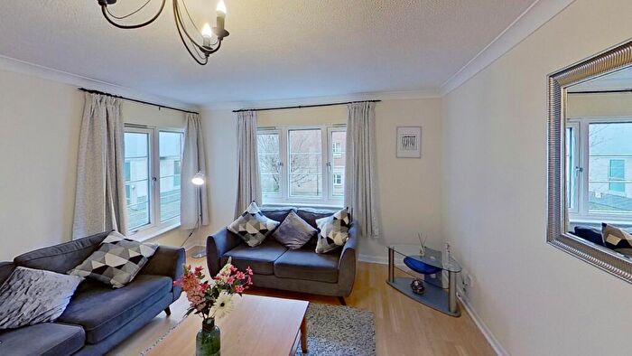 3 Bedroom Flat To Rent In East Silvermills Lane, Edinburgh, EH3