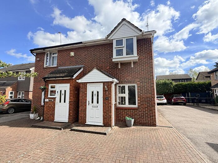 2 Bedroom Semi Detached House For Sale In Kiln Way, Badgers Dene, Gray, RM17