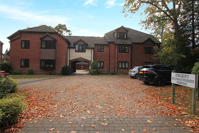 2 Bedroom Flat For Sale In Branksomewood Road, Fleet, Hampshire, GU51