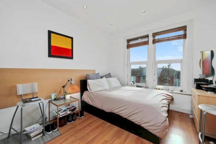 Studio To Rent In Ballards Lane, Finchley Central, N3