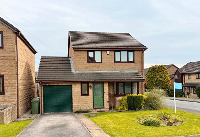 3 Bedroom Detached House To Rent In The Crest, Huddersfield, West Yorkshire, HD2