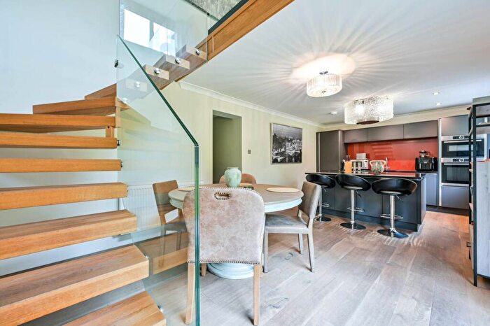 3 Bedroom Maisonette To Rent In Albury Road, Guildford, GU1