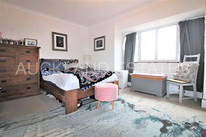 Studio To Rent In Darkes Lane, Potters Bar, EN6