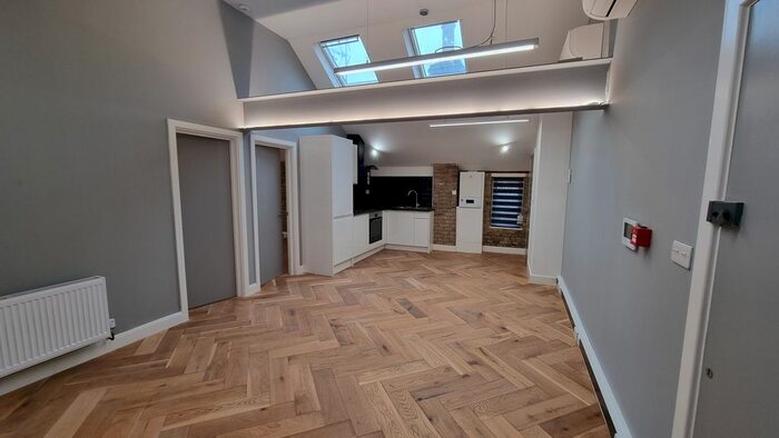 2 Bedroom Flat To Rent In Greville Street, London, EC1N