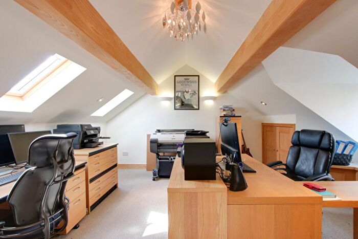 5 Bedroom Detached House For Sale In Foxgloves, Fareham, PO16
