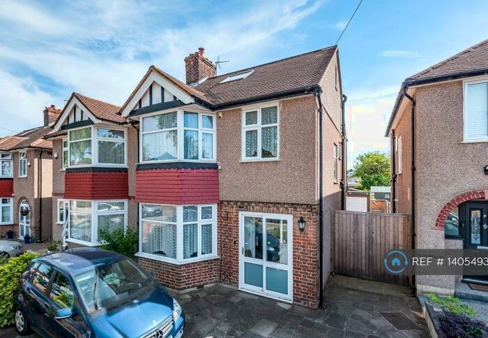 4 Bedroom Semi-Detached House To Rent In Dulverton Road, London, SE9