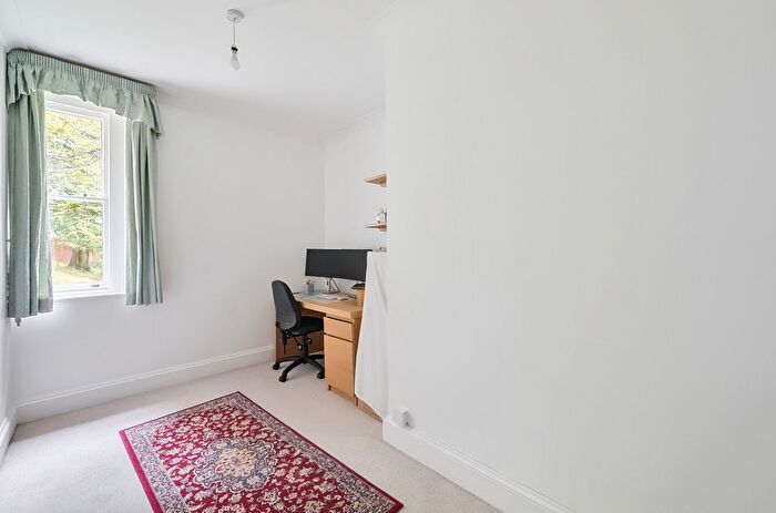2 Bedroom Flat For Sale In Oakwood Close, Otterbourne, Winchester, Hampshire, SO21