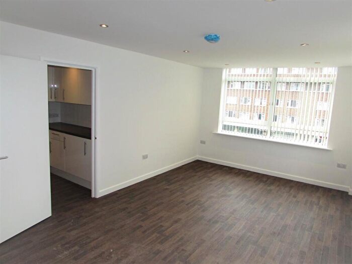 Studio To Rent In Large Studio With Parking, BH1