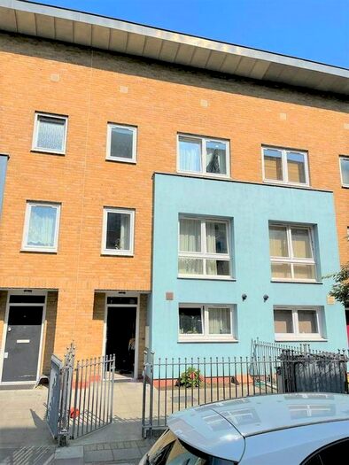 3 Bedroom Property To Rent In Haggerston Road, London, E8