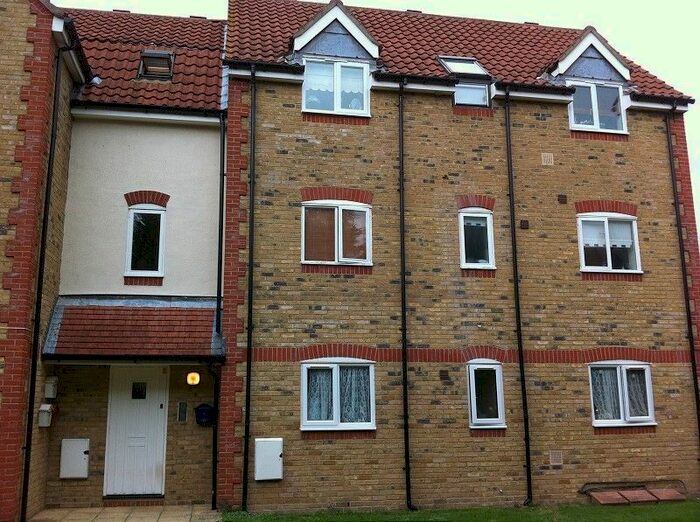 2 Bedroom Flat To Rent In Heathfield Park Drive, Chadwell Heath, Romford, RM6