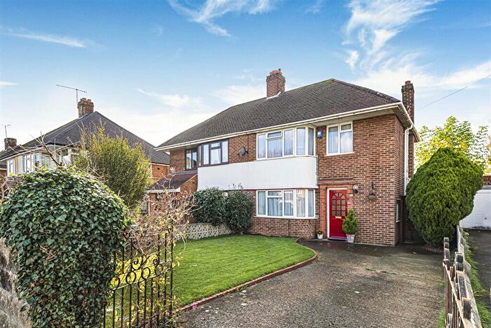 3 Bedroom Semi Detached House For Sale In Mayfield Drive, Caversham, Reading, RG4