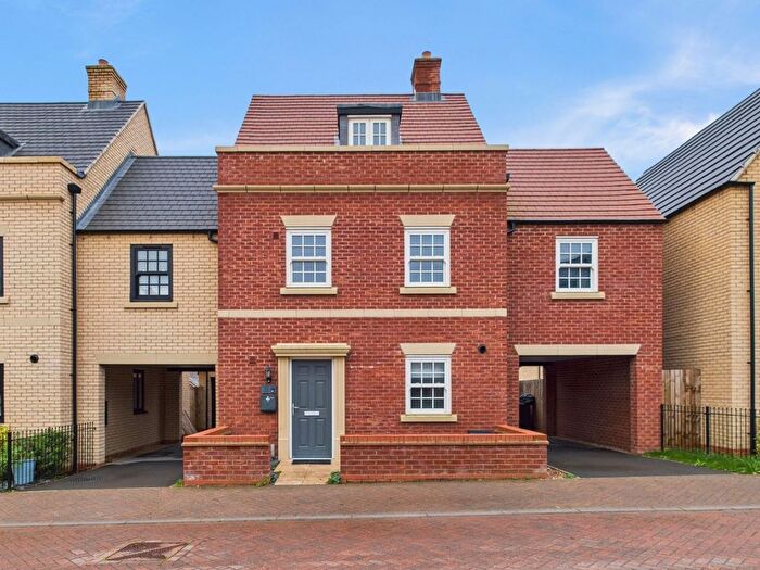 5 Bedroom Semi-Detached House To Rent In Cheny Street, Towcester, NN12