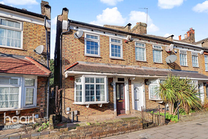 2 Bedroom End Of Terrace House For Sale In Plymouth Terrace, Ley Street, Ilford, IG2