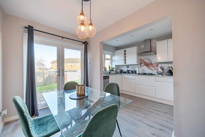 2 Bedroom Detached House For Sale In Freshwater Road, Chatham, Kent, ME5