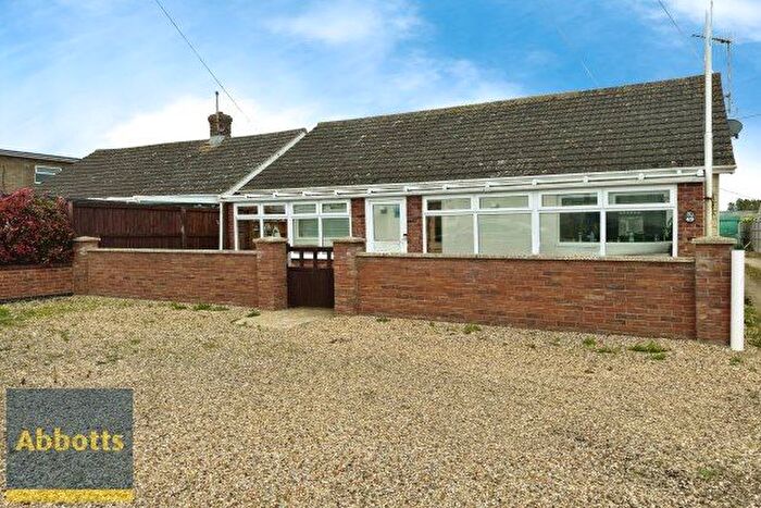 2 Bedroom Bungalow To Rent In South Beach Road, Hunstanton, PE36