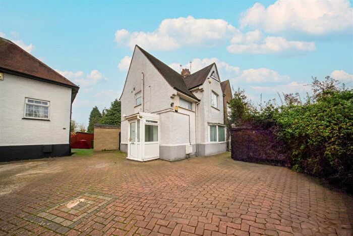 3 Bedroom Semi-Detached House To Rent In The Close, Slough, SL1