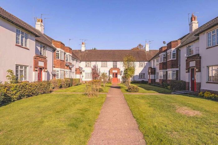 2 Bedroom Flat To Rent In Buckfield Court, Bathurst Walk, Richings Park, SL0