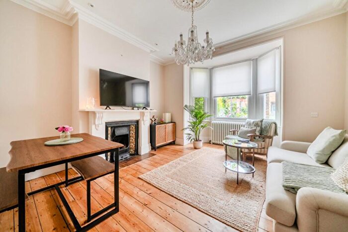 2 Bedroom Maisonette For Sale In Frances Road, Windsor, SL4