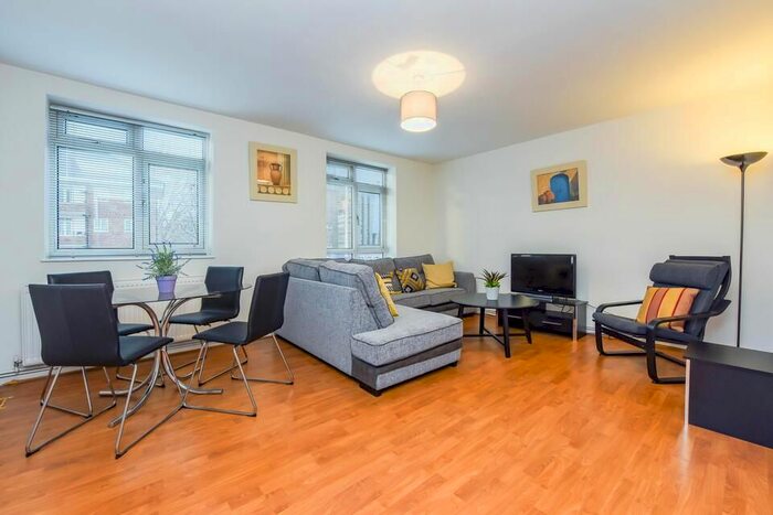 3 Bedroom Flat To Rent In Thorncroft Street, London, SW8