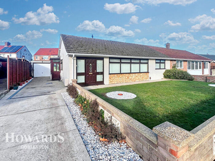 3 Bedroom Semi-Detached Bungalow For Sale In Cotoneaster Court, Gorleston, NR31
