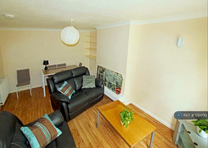 6 Bedroom Detached House To Rent In Whiteknights Road, Reading, RG6