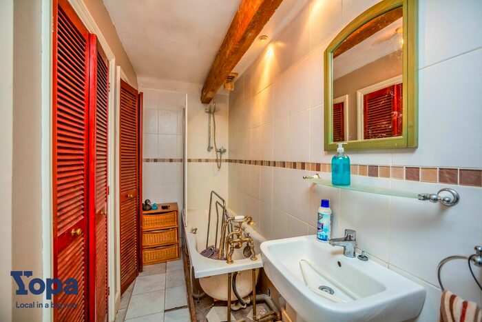 2 Bedroom Cottage For Sale In Warmlake Business Estate, Maidstone Road, Sutton Valence, Maidstone, ME17