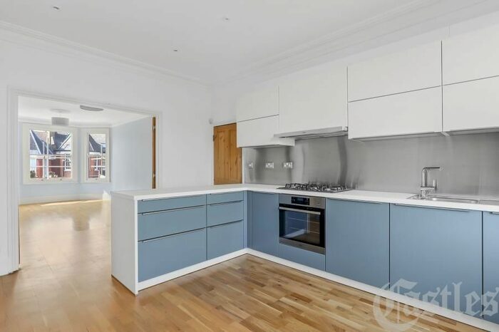 4 Bedroom Flat To Rent In Stapleton Hall Road, Stroud Green, N4