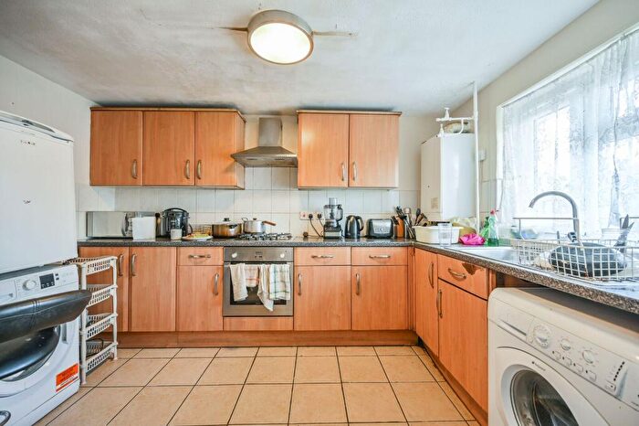 3 Bedroom Flat For Sale In Daphne House, Acacia Road, London, , Wood Green, London, N22
