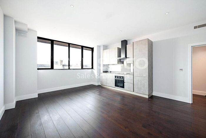 2 Bedroom Apartment To Rent In High Road, Whetstone, N20