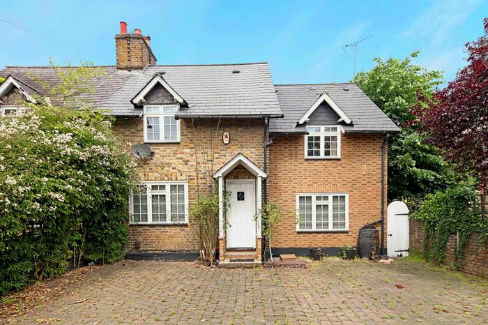 3 Bedroom Semi-Detached House To Rent In Kingston Vale, Kingston Upon Thames, SW15