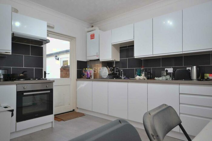 3 Bedroom Terraced House To Rent In Blenheim Road, Reading, Berkshire, RG1