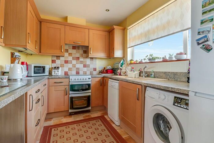 2 Bedroom Flat For Sale In Dungannon Chase, Thorpe Bay, SS1