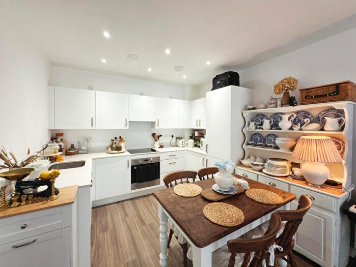 1 Bedroom Apartment For Sale In Batik Court, Rayon Close, Wallington, SM6